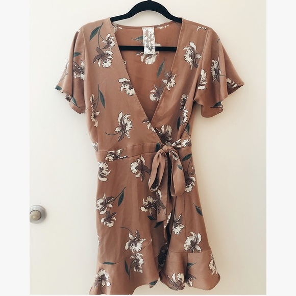 Sadie & Sage Dresses & Skirts - Satin Floral Wrap Dress